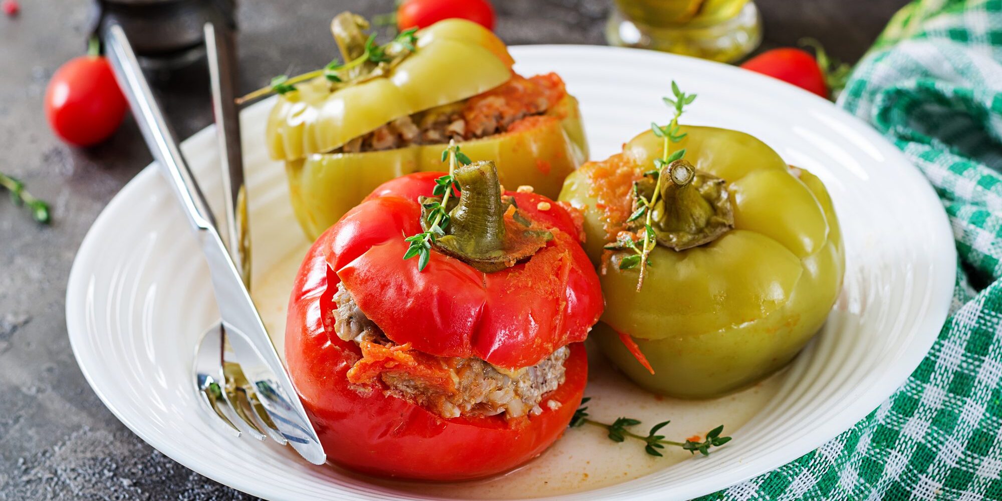 Перцы, фаршированные гречкой и мясом