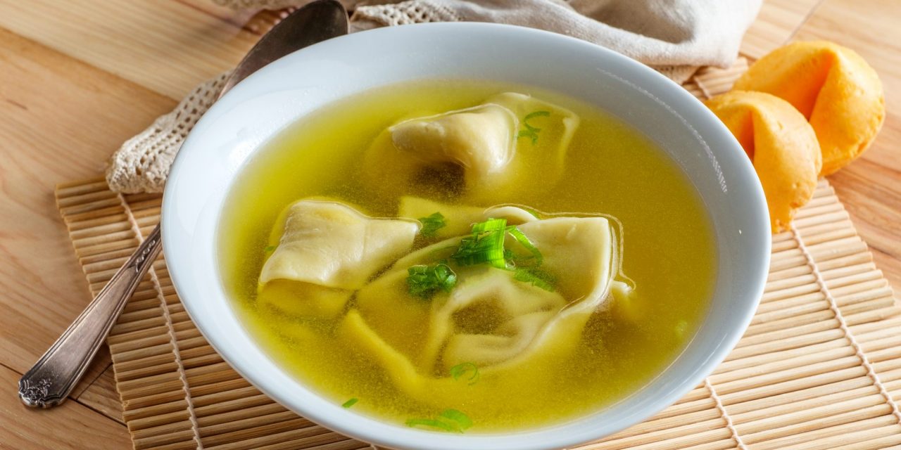 Китайский суп с вонтонами