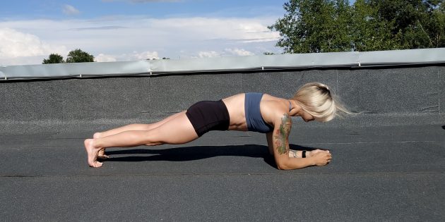 Простые упражнения йоги: поза посоха