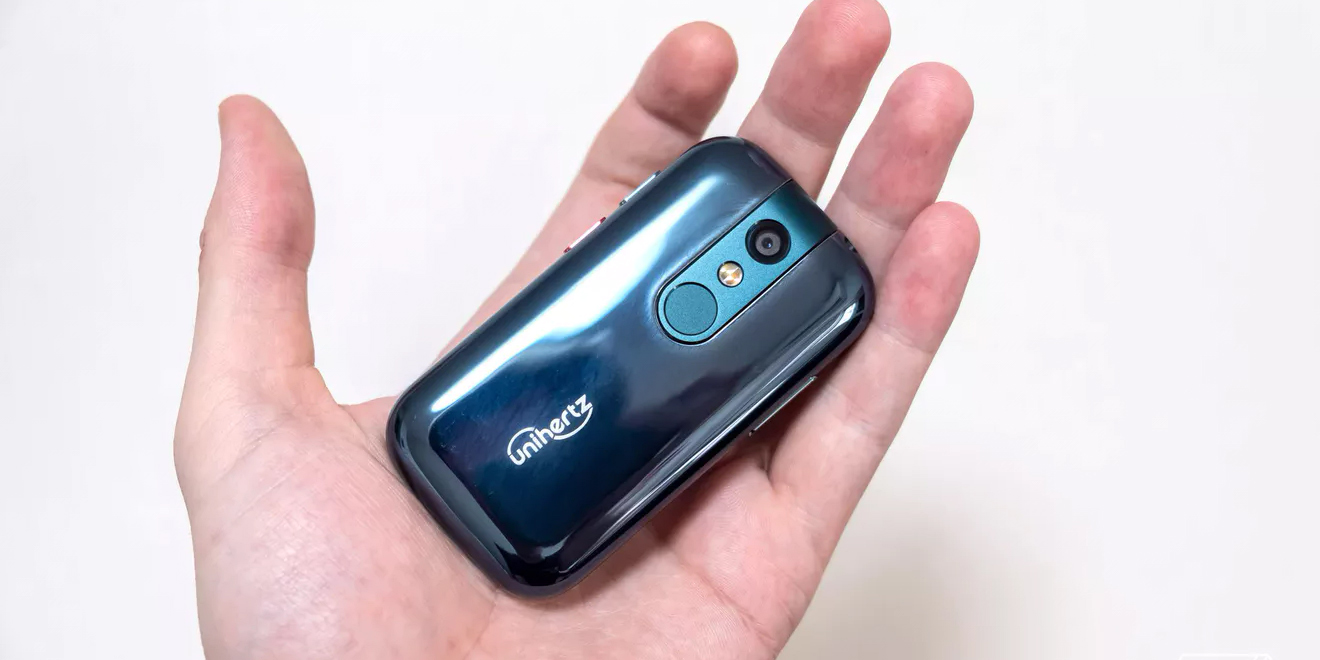 Jelly 2 is the smallest smartphone with Android 10 and NFC
