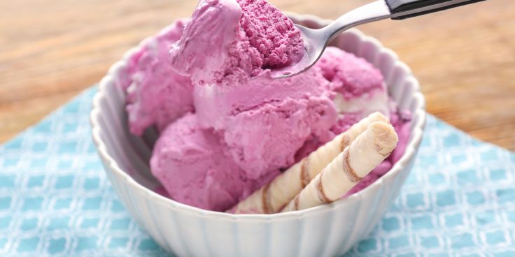 Как приготовить рецепт Мороженое из красной смородины и йогурта