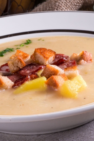 Сырный суп с беконом и запечённым картофелем