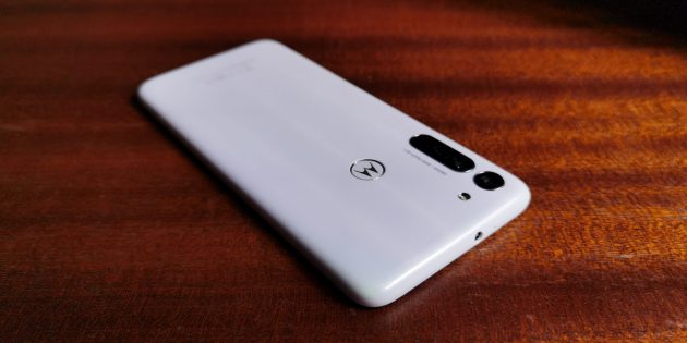 Motorola Moto G8: дизайн и эргономика