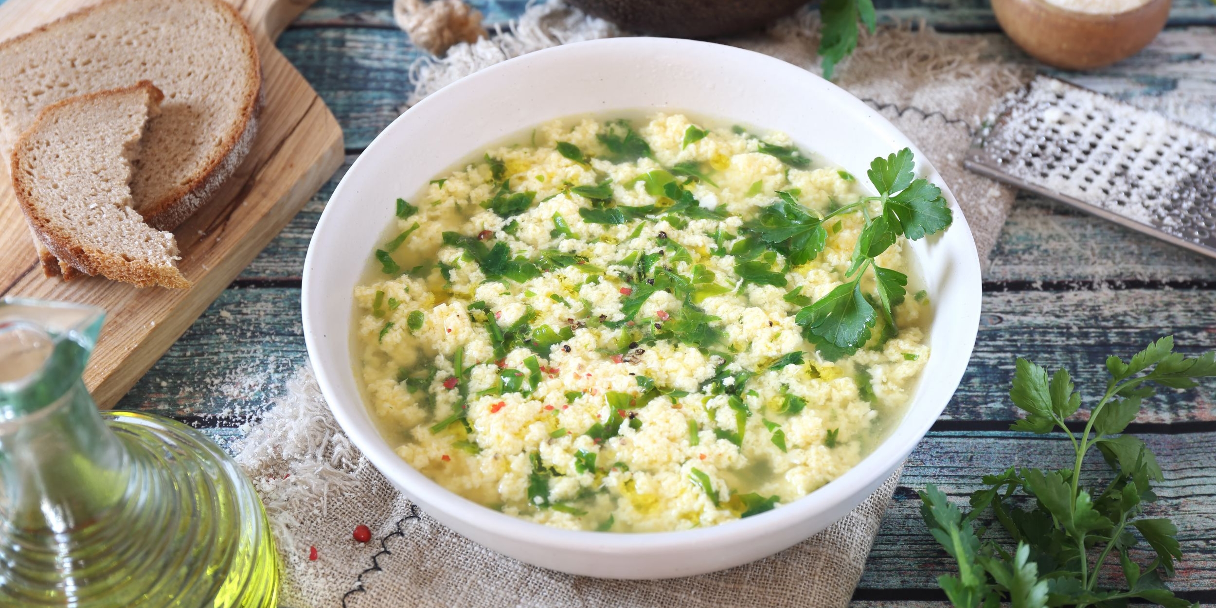 Простой итальянский суп страчателла с сыром и яйцами: рецепт