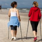 Скандинавская ходьба: как укрепить здоровье без одышки и боли в мышцах