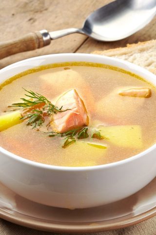 Простой суп с красной рыбой