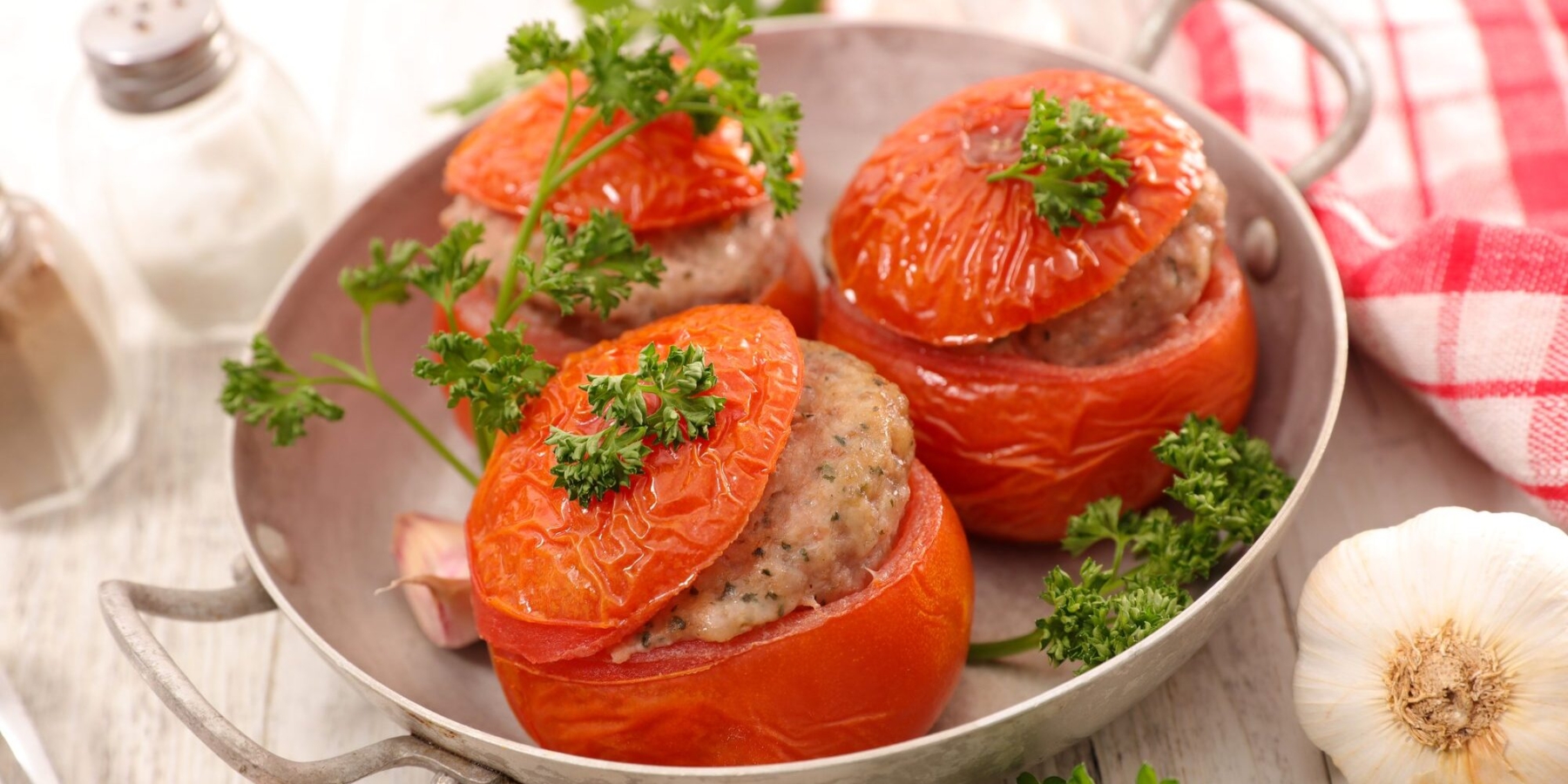 Запечённые помидоры в сырно-чесночной панировке