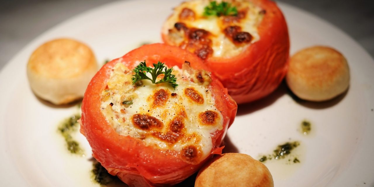 Фаршированные помидоры с сыром и крабовыми палочками