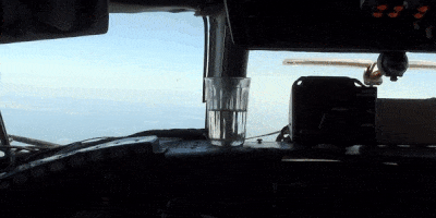 Самолёт можно посадить с помощью стакана воды