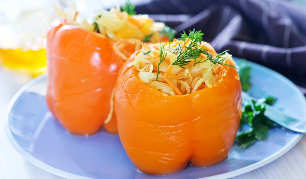 Перец фаршированный капустой и морковью в томатном соусе простой рецепт с фото пошагово