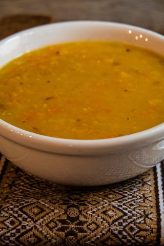 Гороховый суп с грибами и сыром