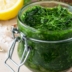 Зелёный соус из укропа, чеснока и&nbsp;лимона