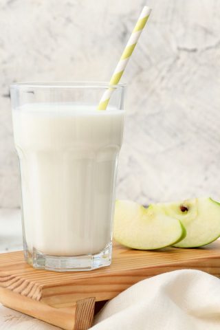 Молочный коктейль с яблоком