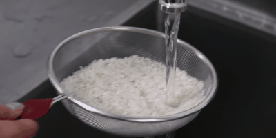 How to cook rice: wash the grains