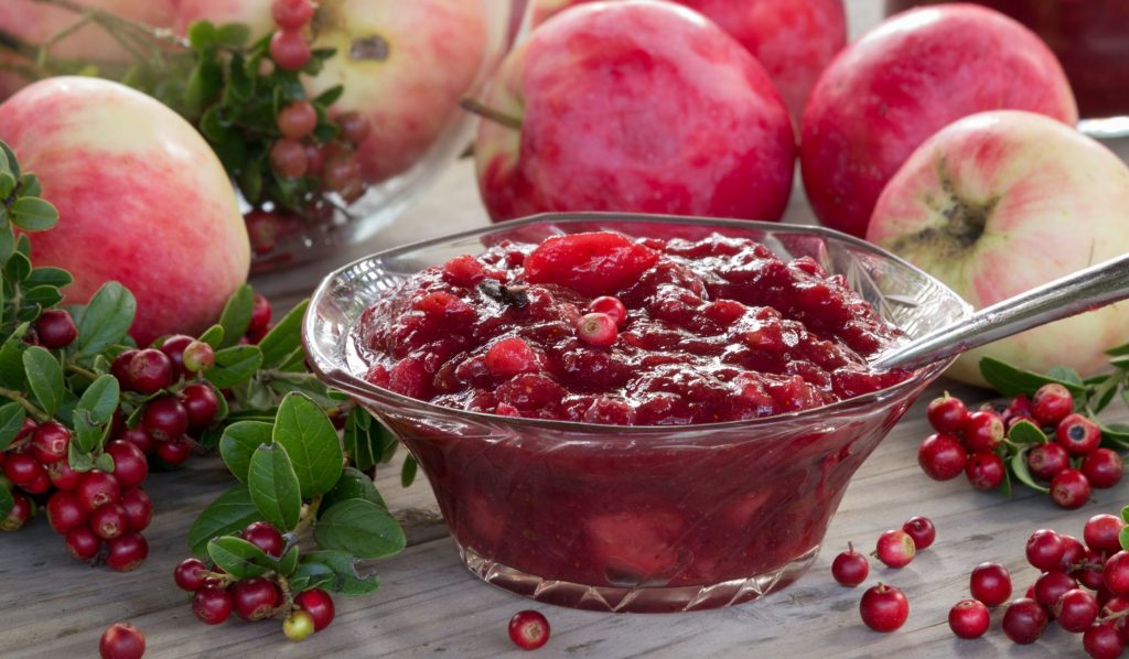 Как сделать варенье из брусники с яблоками на зиму: 4 проверенных рецепта + советы кондитера