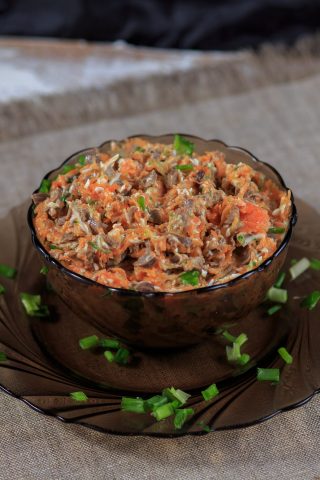 Печёночный салат с морковью