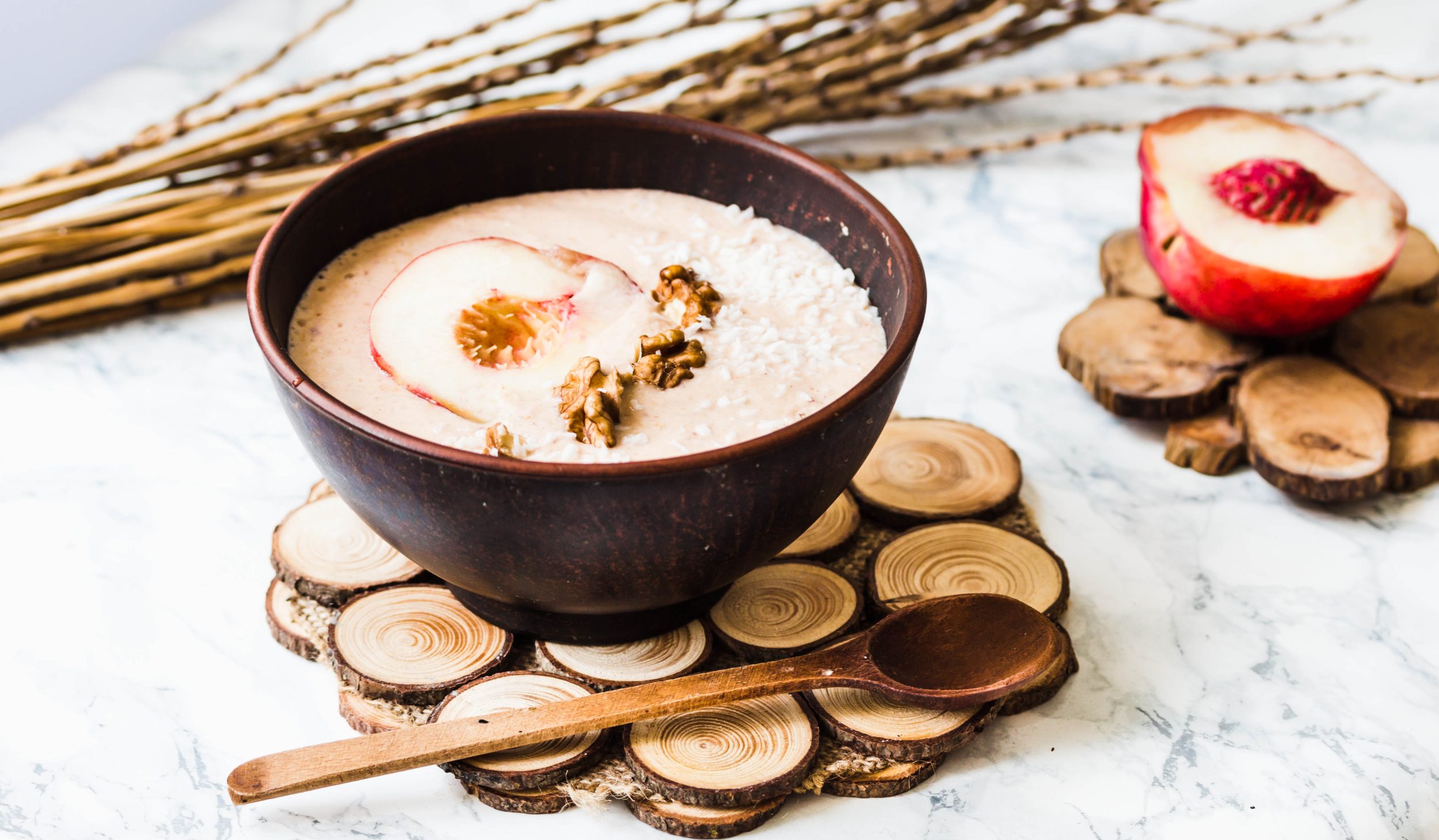 Йогурт из зелёной гречки с бананом и малиной