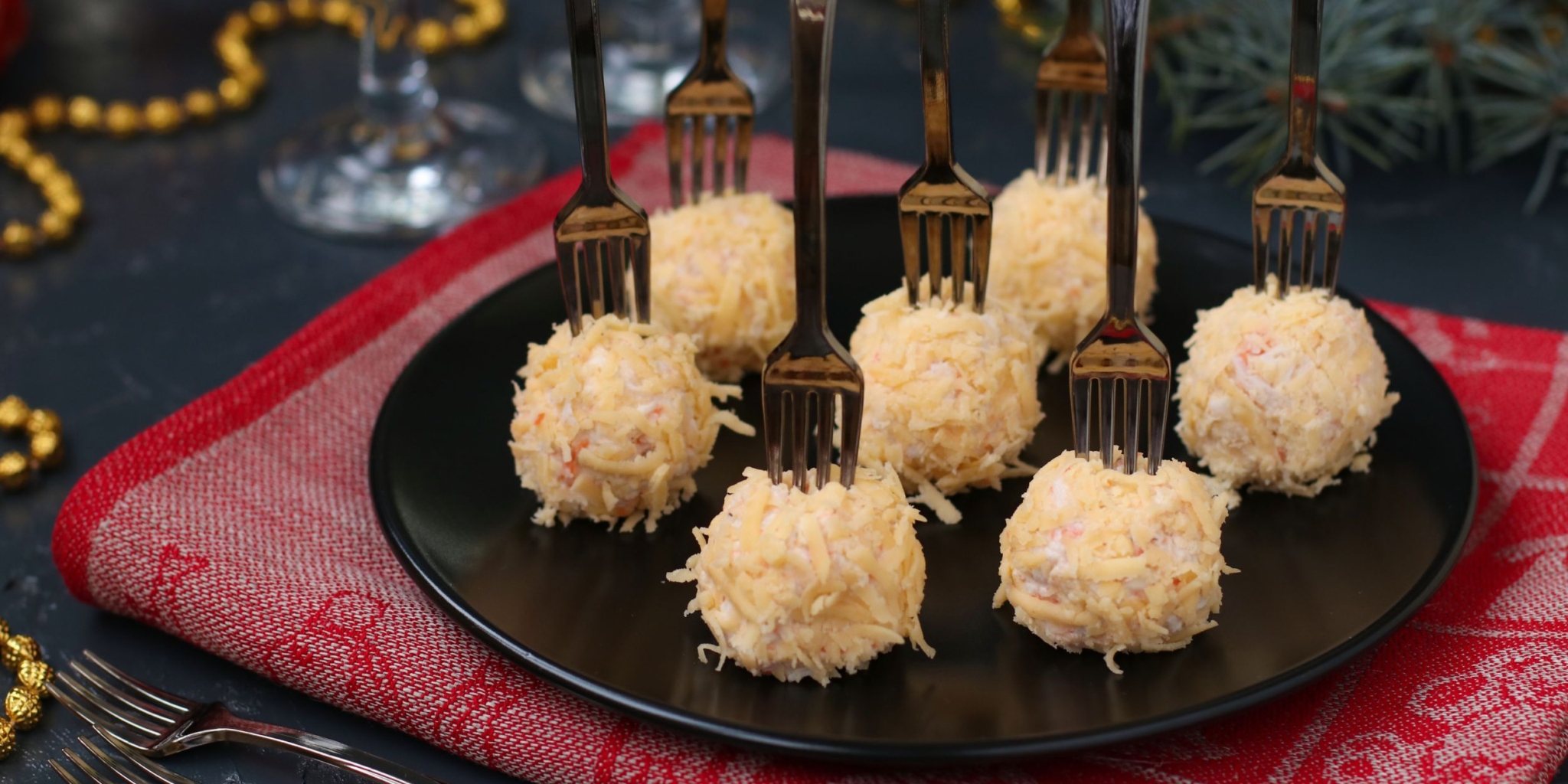 Сырные шарики в ореховой крошке