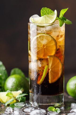 Алкогольный коктейль «Куба либре»