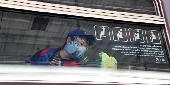 В Москве пассажиров без масок и перчаток перестанут пускать в общественный транспорт