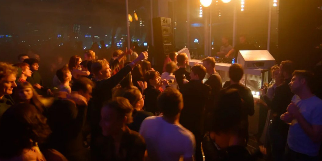 клубы коронавирус