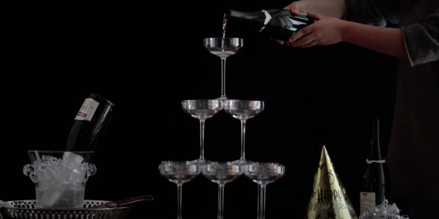 пирамида из шампанского: наполните бокалы
