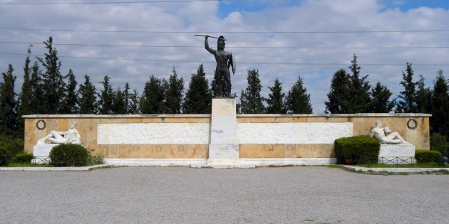 Монумент греческим воинам, павшим в Фермопилах
