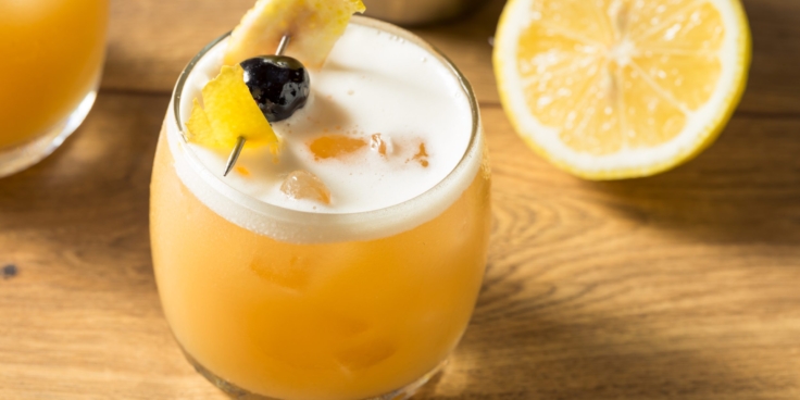 Джин сауэр: рецепт алкогольного коктейля — Лайфхакер