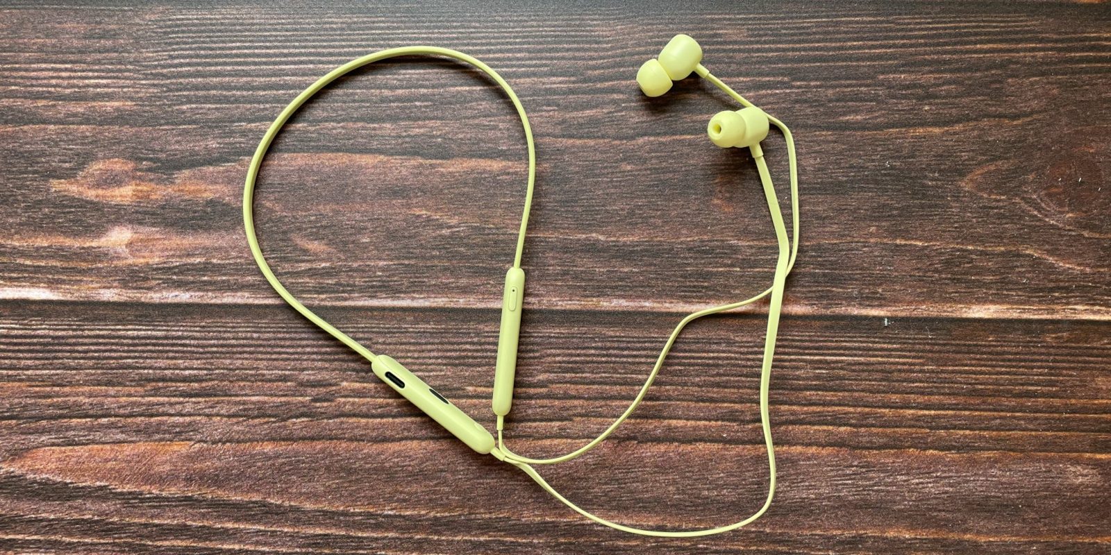 Обзор Beats Flex — самых бюджетных наушников компании, которые держат ...