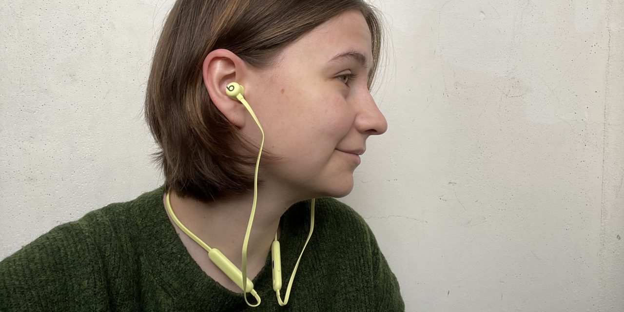 Обзор Beats Flex — самых бюджетных наушников компании, которые держат ...