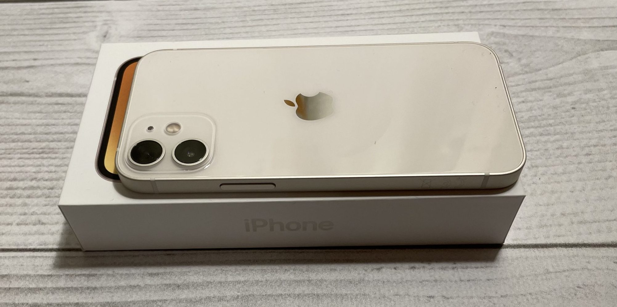 Первый взгляд на iPhone 12 mini и iPhone 12 Pro Max. Они поступят в продажу  13 ноября. Рассказываем, стоит ли мечтать о новинках - Лайфхакер