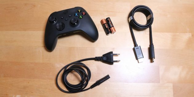 Геймпад и провода для подключения Xbox Series X