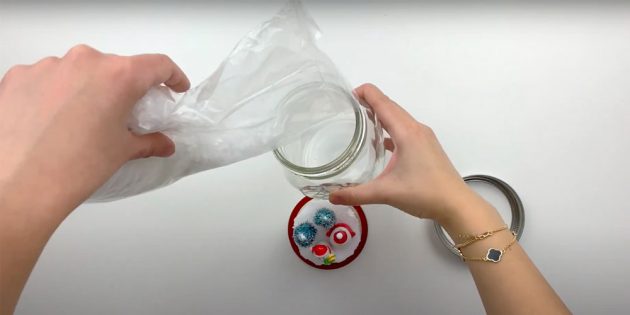 Как сделать снежный шар своими руками: насыпьте искусственный снег