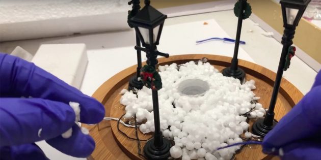 Как сделать снежный шар своими руками: замаскируйте гирлянду пенопластом