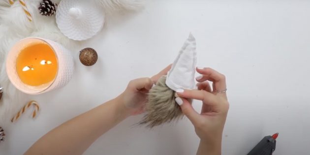 DIY New Year's gifts: glue the cap