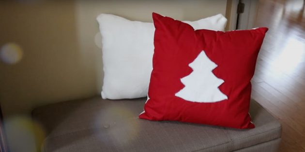 Новогодние подарки своими руками: декорированная подушка