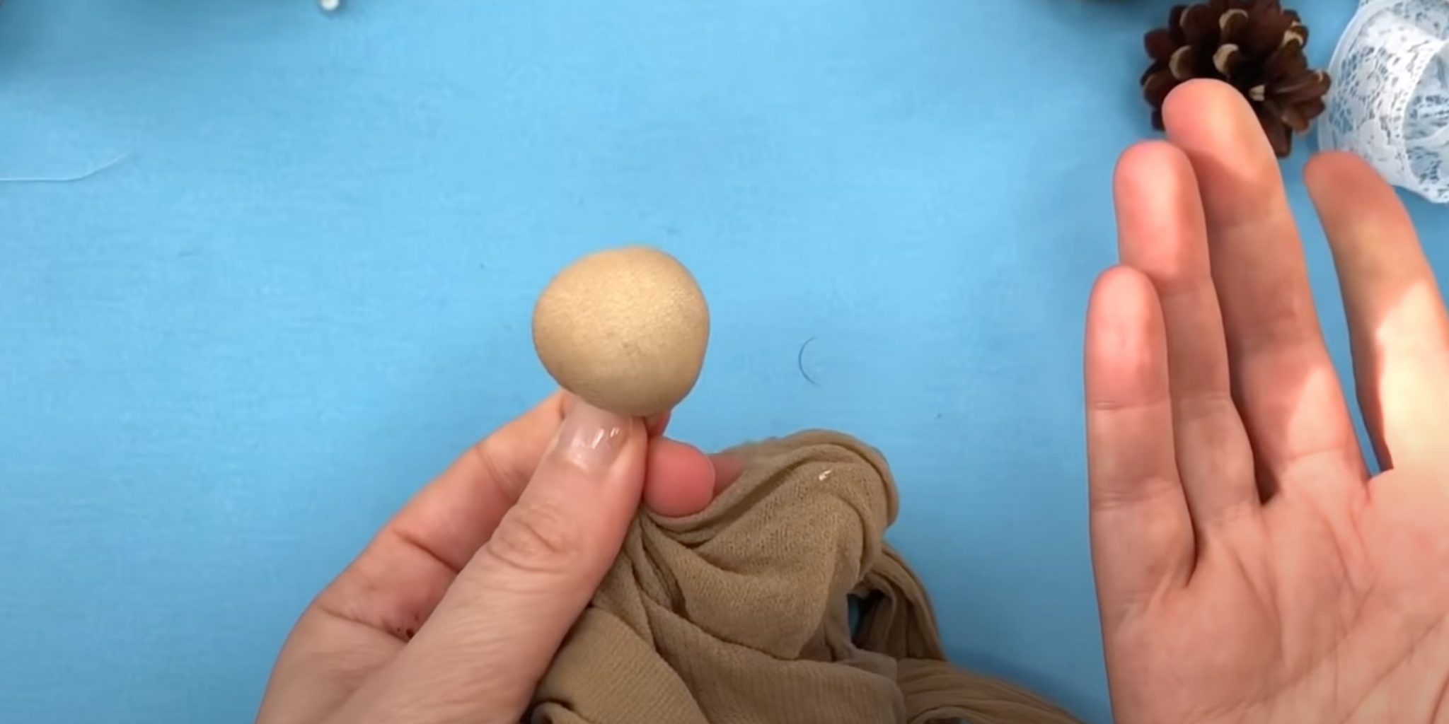 14 поделок из шишек, которыми можно украсить дом — Лайфхакер