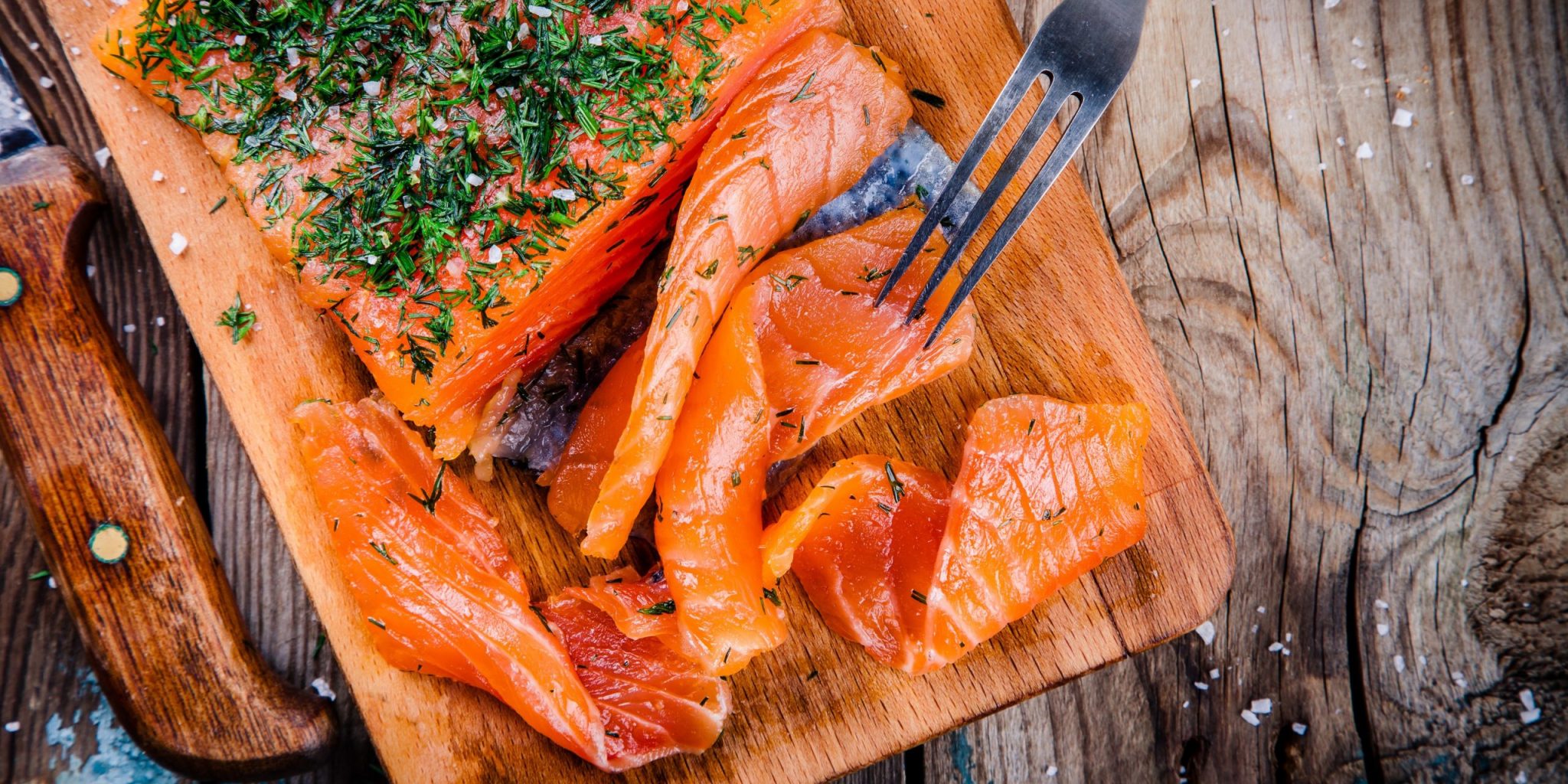 Форель домашняя. Salmon Gravlax. Лосось Гравлакс цитрус. Граавилохи. Лосось копченый с укропом.