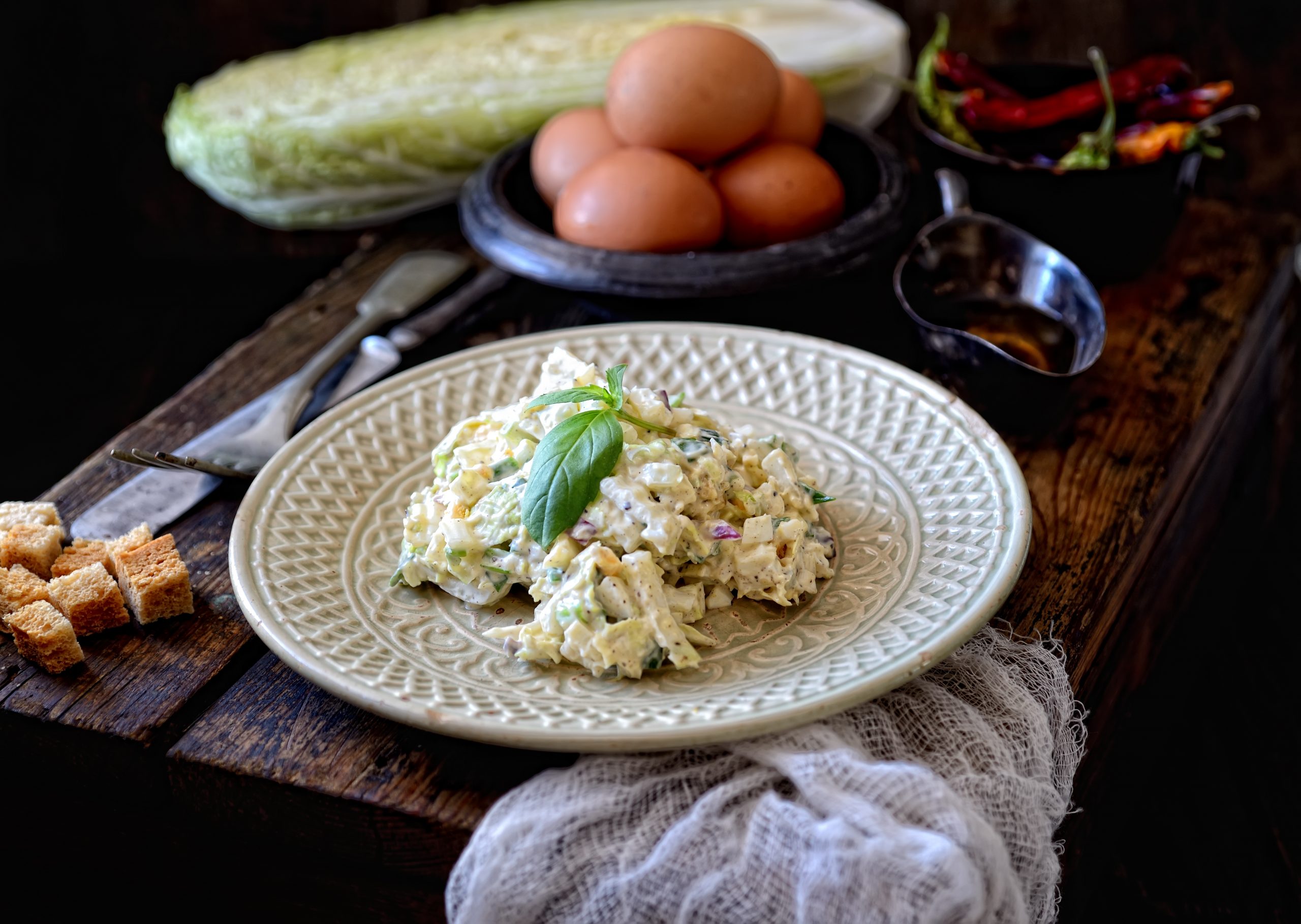 Салат с курицей, сухариками и пекинской капустой - рецепт с пошаговыми фото