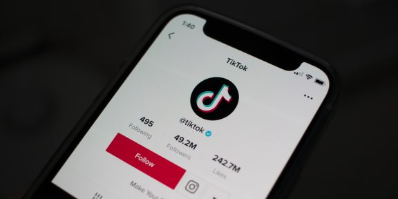 TikTok объявил о приостановке работы в России