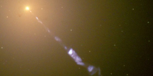 Космические явления: джеты галактики M87