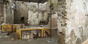 Археологи обнаружили в Помпеях древнеримскую закусочную с фресками животных