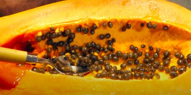 Как удалить косточки из папайи, чтобы есть её
