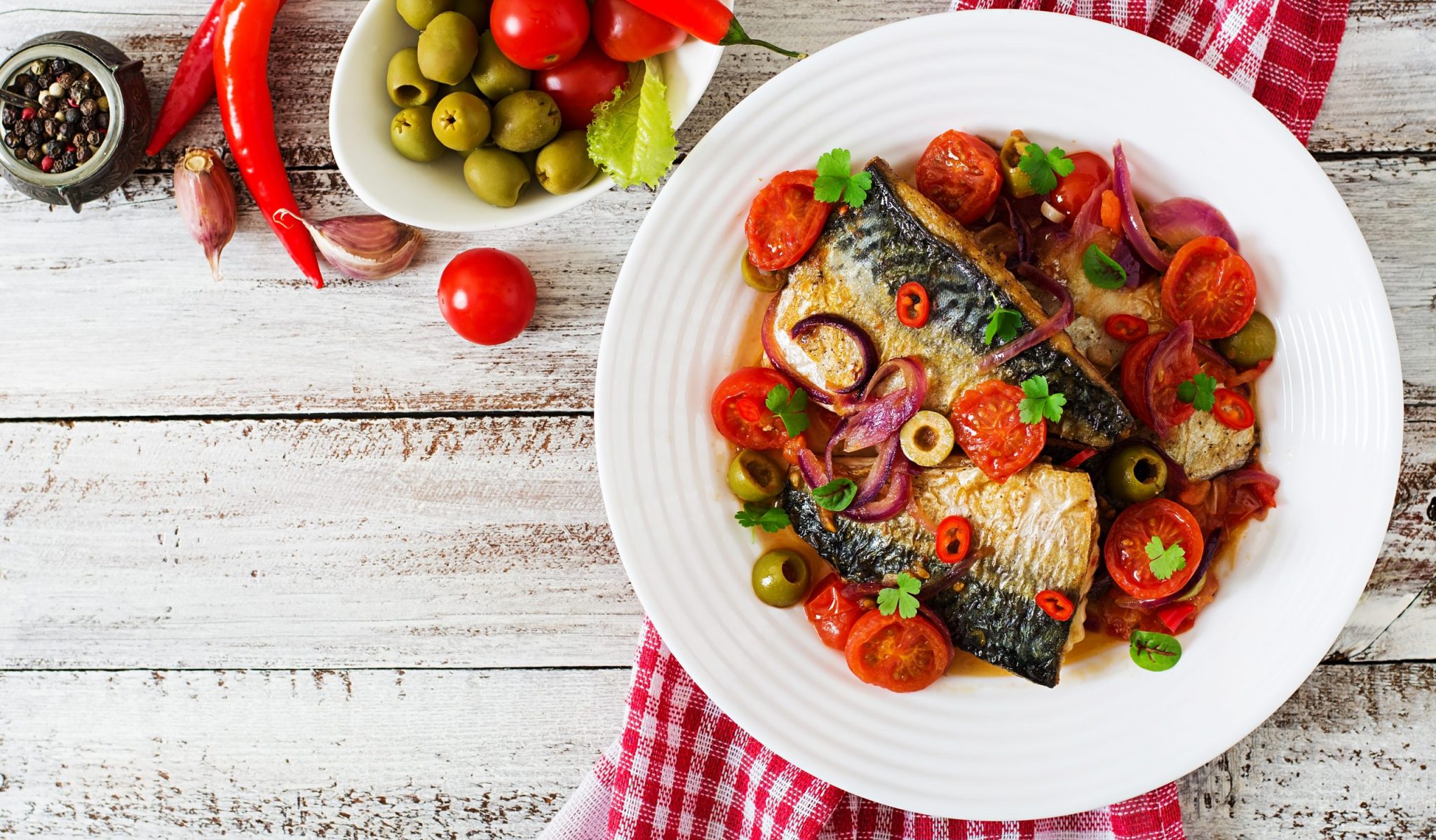 Запеченная скумбрия с оливками