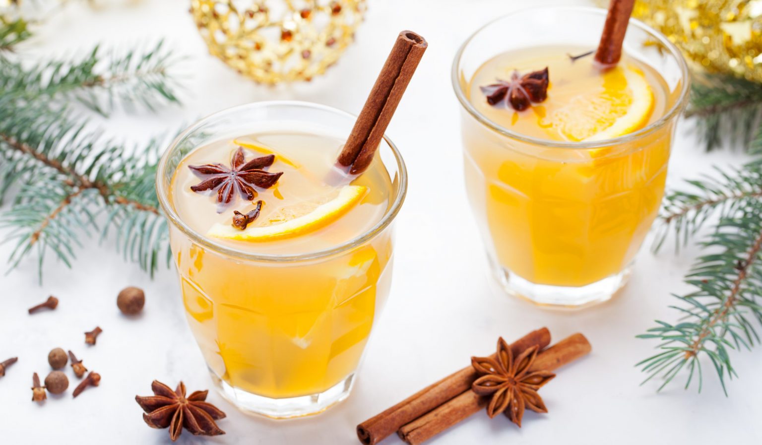 Глинтвейн из белого вина с апельсином и лимоном Лайфхакер