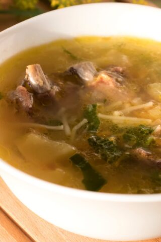 Суп со свиными рёбрами и вермишелью