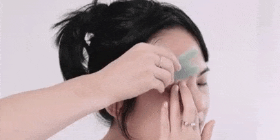 Как делать массаж гуаша: помассируйте лоб