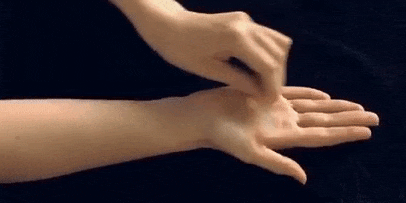 Как делать массаж гуаша: уделите внимание ладоням и пальцам