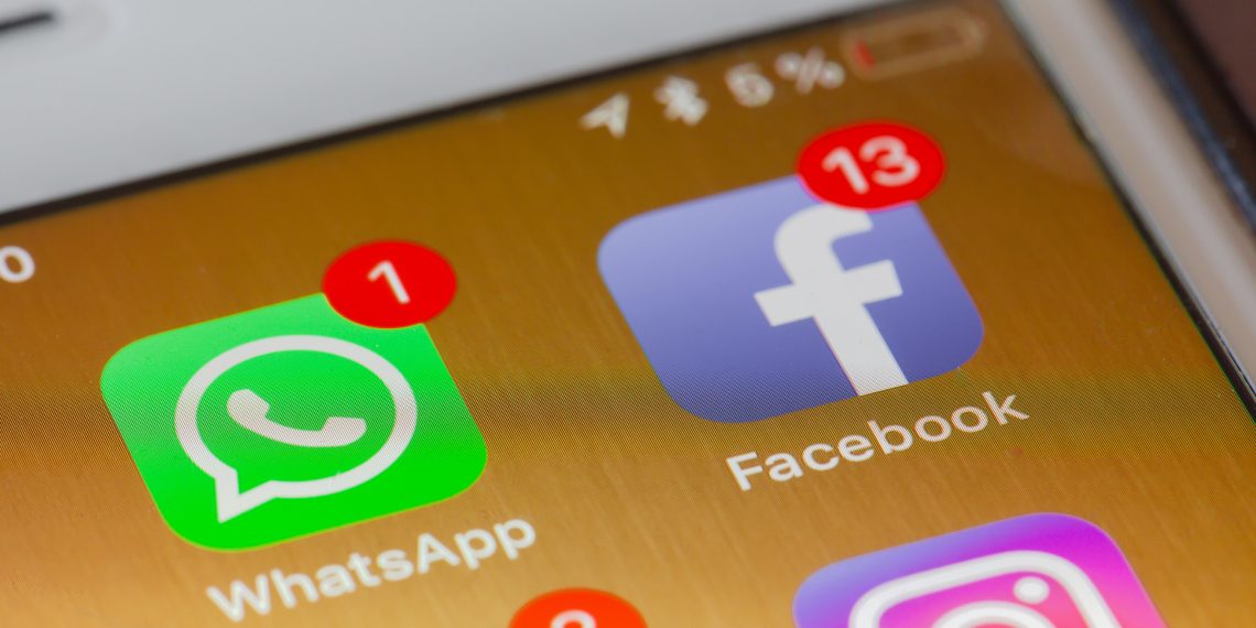 WhatsApp будет делиться данными с Facebook