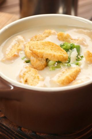 Луковый крем-суп с картошкой и сливками